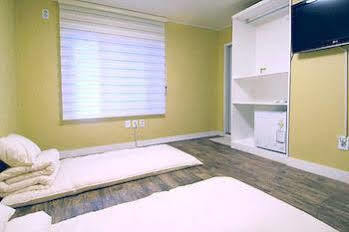 Crib 49 Guesthouse - Foreigner Only Seoul Exterior foto